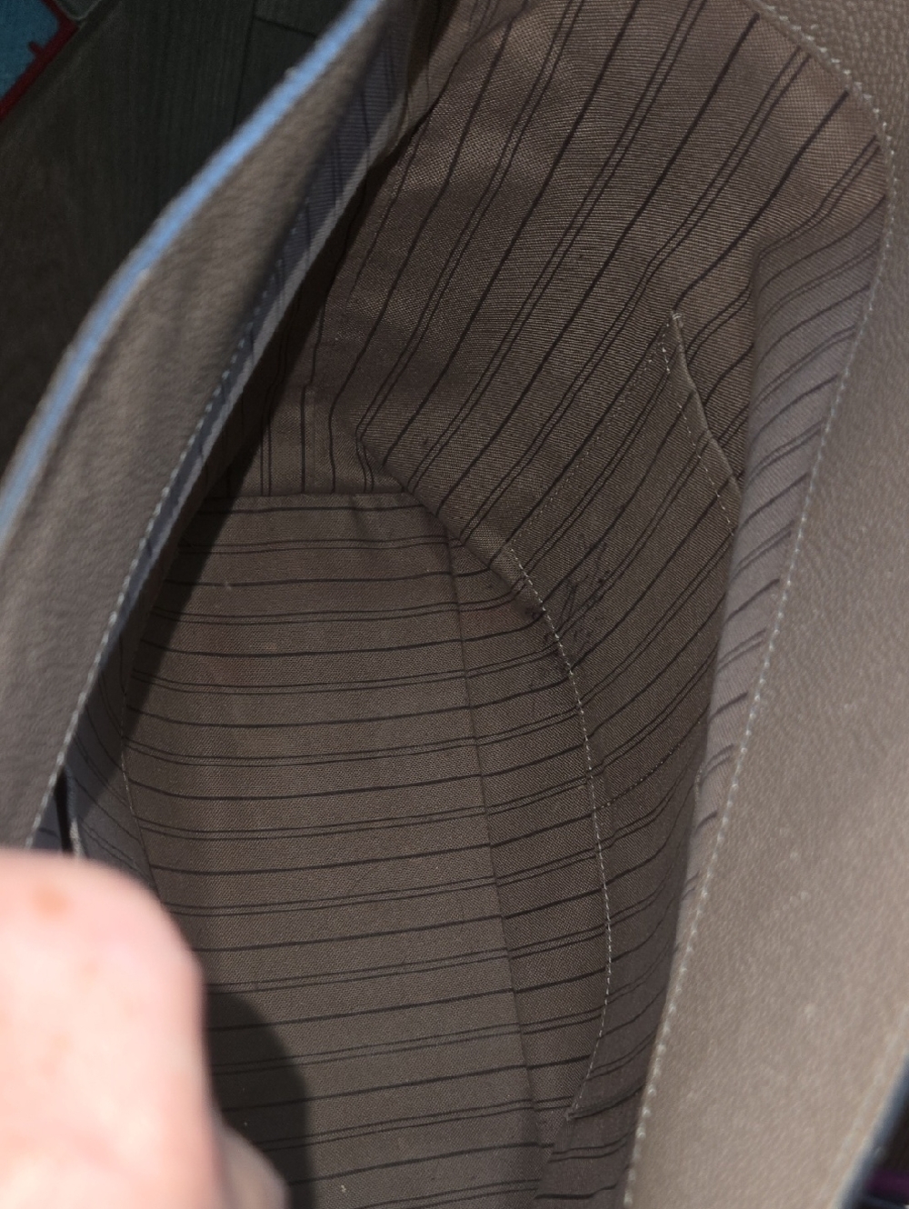 Vuittion Monogram Empreinte Hobo. - Picture 7 of 10